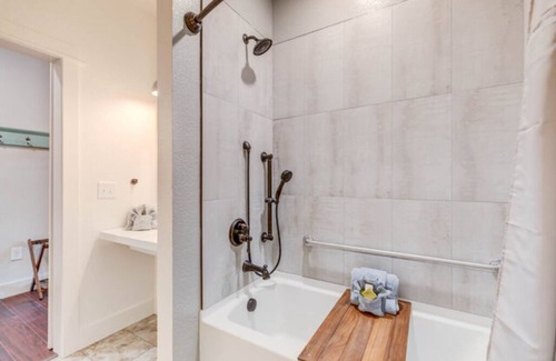 Historic Downtown Manteo Apartment | The Sound Side Handicap accessible