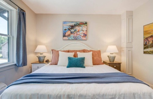 Historic Downtown Manteo Apartment | The Sound Side Handicap accessible