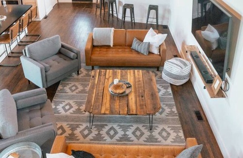 Knoxville House | ✩ The South Knox Stable ✩