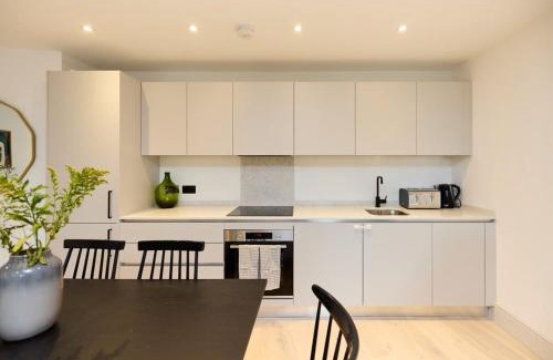 Abbey Apartment | The South Wimbledon Place - Adorable 2BDR Flat with Balcony