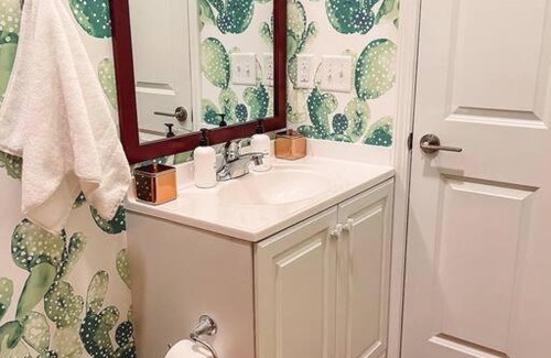 North Nashville Apartment | The Southwestern Oasis Luxe Boutique Stay Mins to Broadway