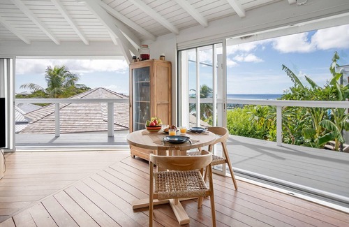 Oyster Pond House | The spot