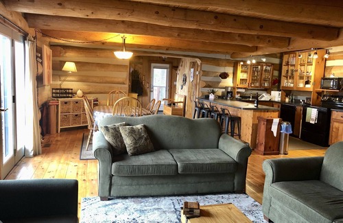Addington Highlands Cottage | The Spruce Moose Lodge