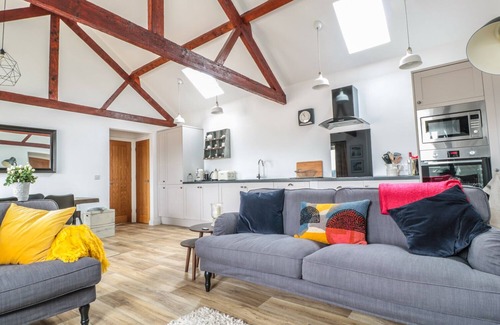 Berkeley Cottage | THE STABLE, pet friendly, with open fire in Berkeley