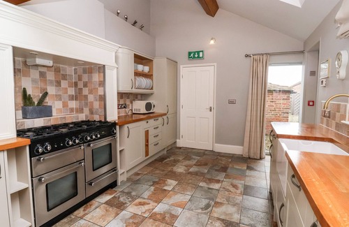 Ryther Cottage | THE STABLES AND WEST WING, family friendly in Tadcaster