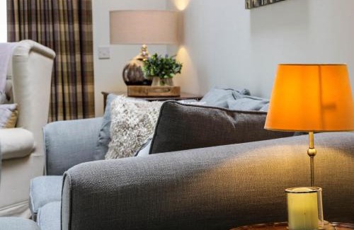 Thornhill House | The Stables
