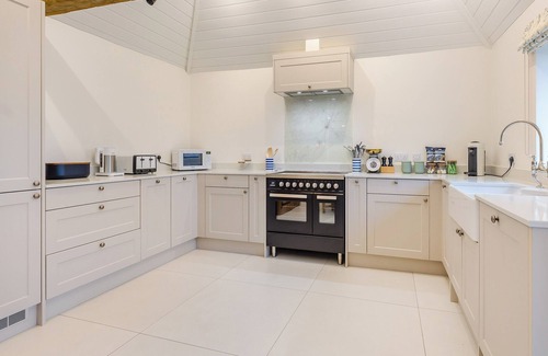 Peasmarsh Cottage | The Stables - UK41887