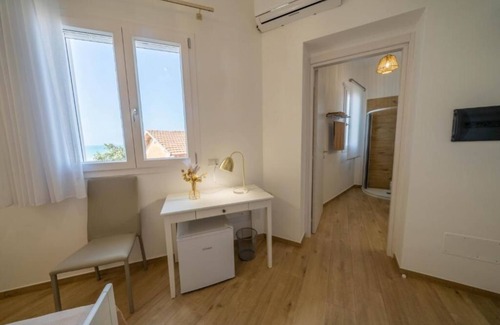 Realmonte House | The Staircase Rooms (Double Room with Sea View)