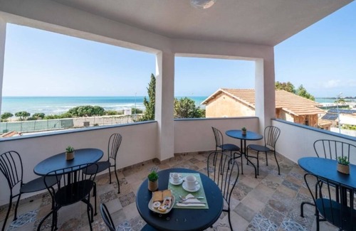 Realmonte House | The Staircase Rooms (Double Room with Sea View)