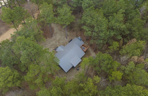 Broken Bow Cabin | The Star Inn - Cabin sleeps 6 with hot tub!