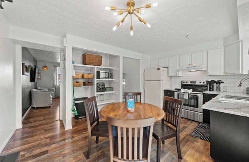 Summit Station House | The StayBerry – Stay for 6