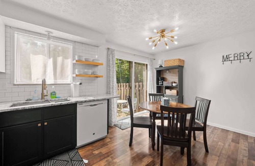 Summit Station House | The StayBerry – Stay for 6