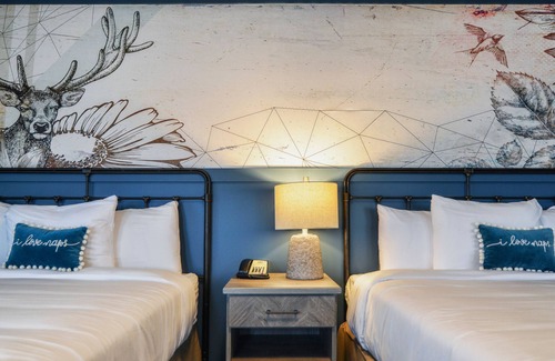 Downtown Kenosha Hotel | The Stella Hotel & Ballroom