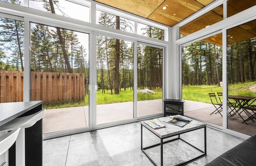 Lakeside Cabin | The Stillwater at Stoner Creek Cabins