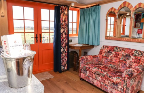 Ryther Cottage | THE STORYTELLER, romantic, with a garden in Tadcaster