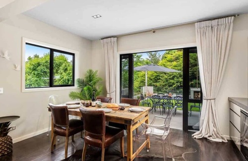 Queenstown House | The Stowaway