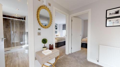 Whitnash Apartment | The Stratford Suite Dunara 6