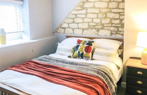 Dursley House | The Street Cottage