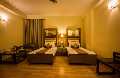Karol Bagh Hotel | The Sun Court Hotel Yatri