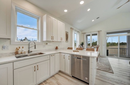 Deep Hole House | The Suncatcher - Great Island Location!