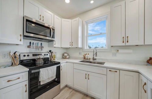 Deep Hole House | The Suncatcher - Great Island Location!