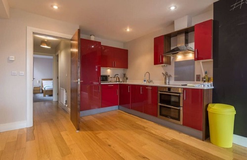 Cathedral Quarter Apartment | The Sunflower Central Belfast Apartment | Sleeps 4 | Steps from Cathedral Quarter