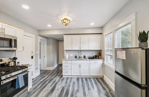 Cleveland Apartment | The Sunny Nook- The Sunroom APT West CLE
