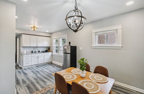 Cleveland Apartment | The Sunny Nook- The Sunroom APT West CLE