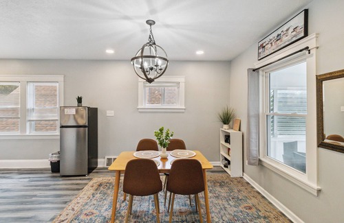 Cleveland Apartment | The Sunny Nook- The Sunroom APT West CLE