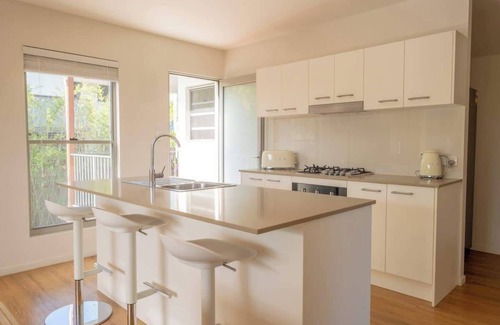 Sunrise Beach Apartment | The Sunrise Apartment on Orealla