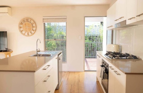 Sunrise Beach Apartment | The Sunrise Apartment on Orealla