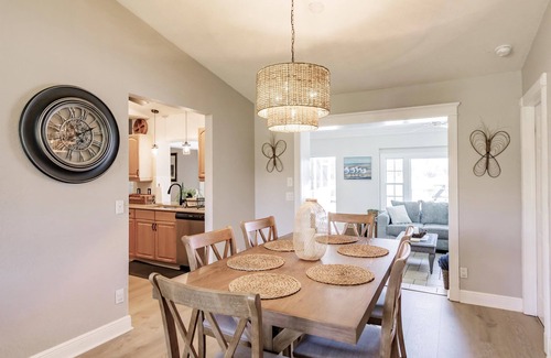 Deep Creek House | The Sunset Lake House/heated pool/pool table/4 bed/2 bath