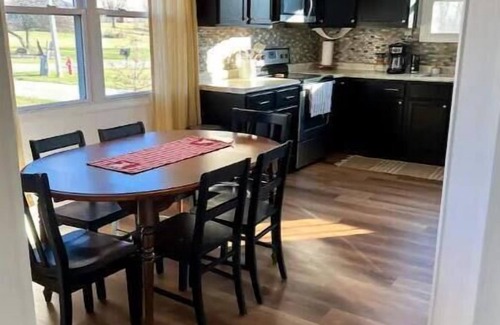 Greensburg House | The Sunshine Bungalow - Greensburg's Vacation Home.