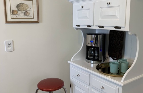 Huntsburg Cottage | The Sunshine Cottage of Chagrin Falls: Monthly Rental +