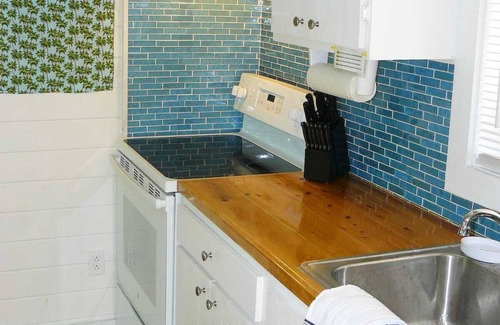 Gregory Town Cottage | The Surf Cottage - Beach and Jungle all in One!