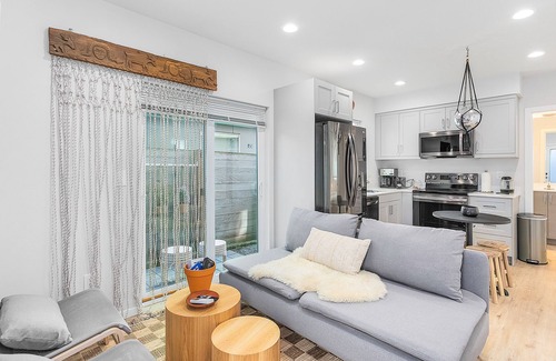 Whittier Heights Apartment | The Sweetest Suite - 91 Walkscore