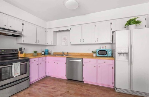 Music Row Condo | The Swiftie Suite Taylor Themed Oasis in Midtown