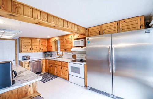 L'Amable Cottage | The Tait Lakehouse Escape