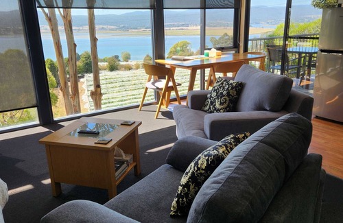 Grindelwald Apartment | The Tamar Ridge Lookout at Tamar Ridge Apartments