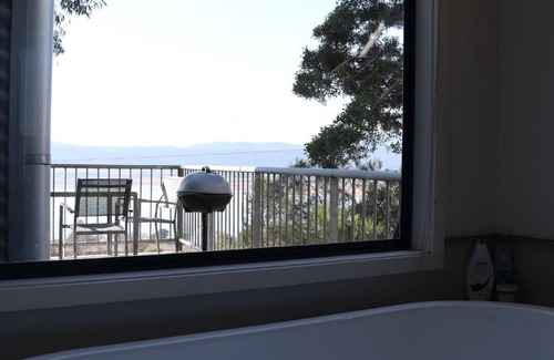 Grindelwald Apartment | The Tamar Ridge Lookout at Tamar Ridge Apartments