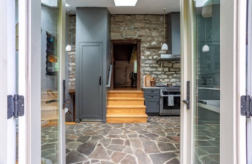 Town of Marbletown Apartment | The Tavern
