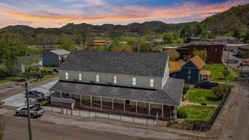 Tellico Plains Hotel | The Tellico Plains Inn and Event Venue