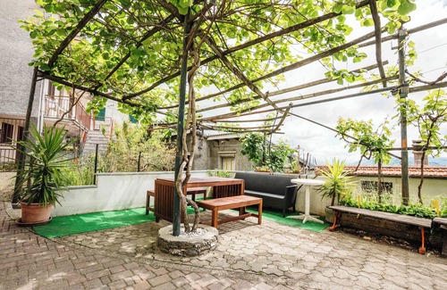Lumarzo House | {The Terrace of Cerese}-parking space and garden