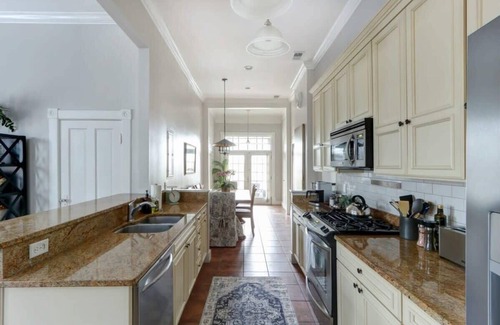 Hitch Village - Fred Wessels Homes Apartment | The Terrace @ Trustees' Garden - Walk to River!