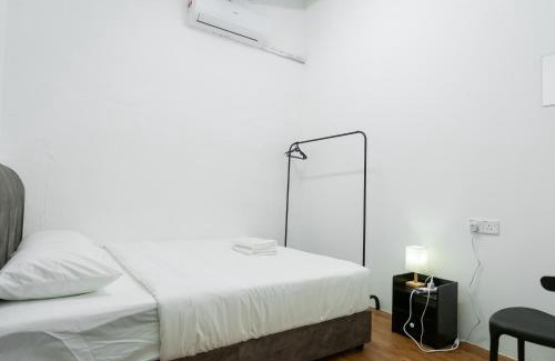Historic George Town Hostel | The Terraces by Aayu - 2 mins walk to Chulia Street