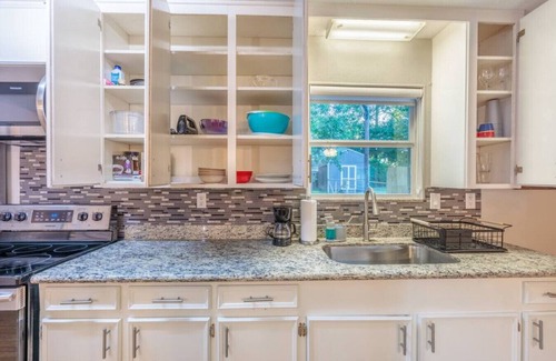 Decker Prairie House | The Texas-Sized Studio is in a quiet neighborhood and is close to many amenities