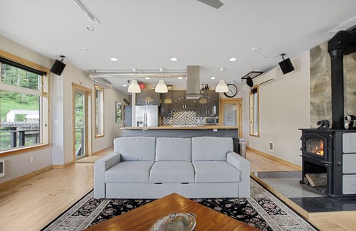 Skamokawa House | The Tides Waterfront Retreat