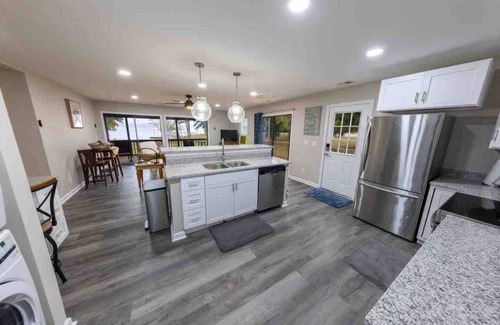 Camden House | The Tiny: 2-BR, Lake Wateree Sunsets + Shared Boat Ramp & Dock!