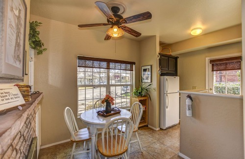 Prescott House | The Townhouse a spacious 2 bedroom near Whisky Row on quiet Union Street