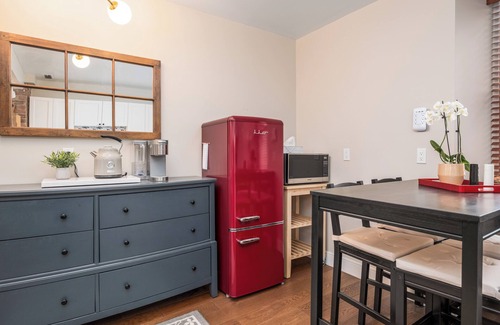 Inner Harbour House | The Townhouse, Downtown Kingston